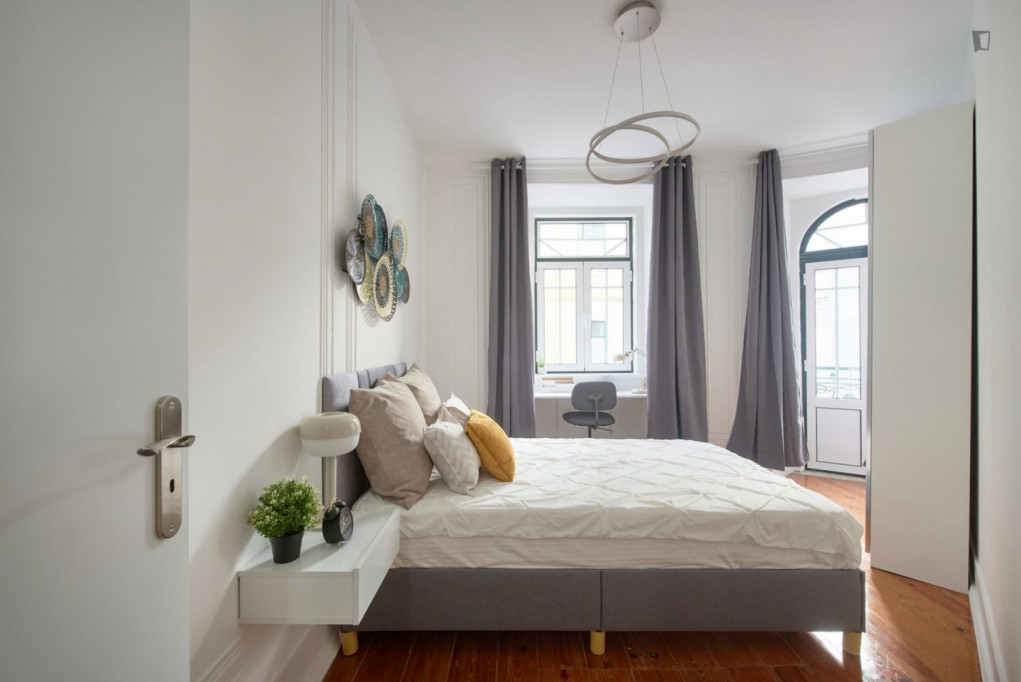 Great looking single bedroom with balcony - Lisbonne - chambre - ImmoJeune