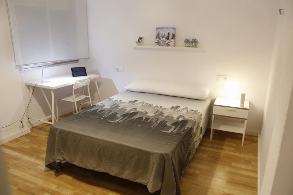Homely double bedroom near Universitat CEU Cardenal Herrera - Valence - chambre - ImmoJeune