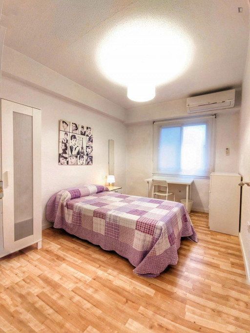 Appealing double bedroom near the Moncada - Alfara metro - Valence - chambre - ImmoJeune