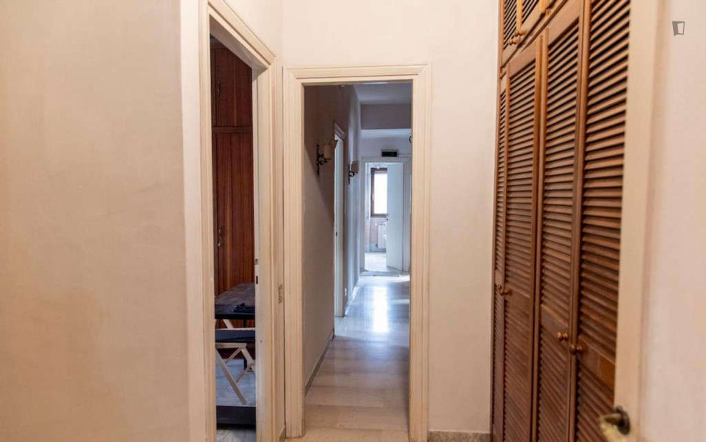 Tasteful double bedroom in a 6-bed flat close to Laurentina metro station - Rome - chambre - ImmoJeune