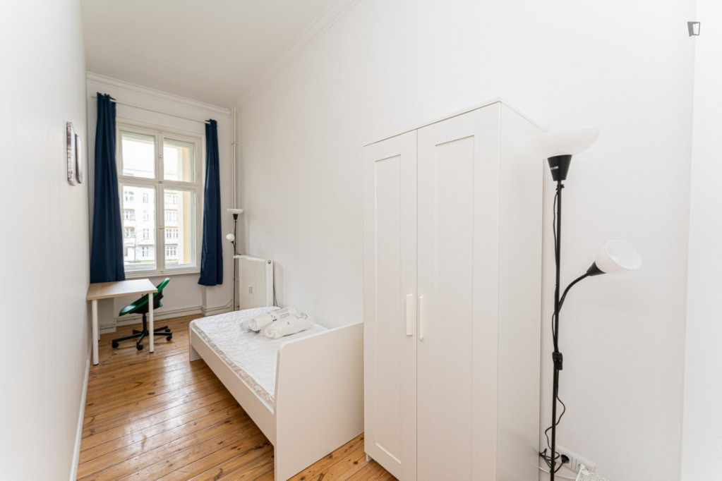 Cosy single bedroom in a 6-bedroom apartment close to Schönhauser Allee metro station - Berlin - chambre - ImmoJeune