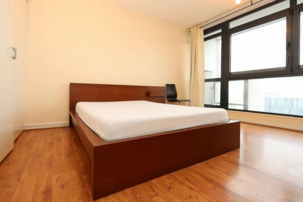 Modern double-bedroom near Swiss-Cottage tube station - London - chambre - ImmoJeune