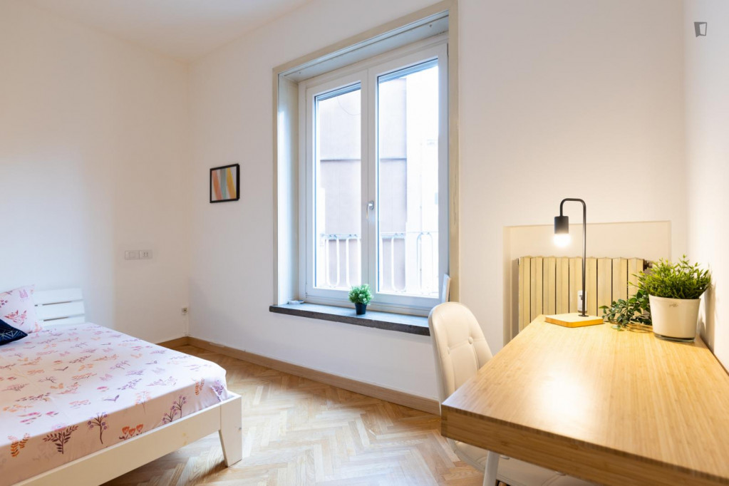 Neat single bedroom in a 4-bedroom flat near Porta Romana train station - Milan - chambre - ImmoJeune