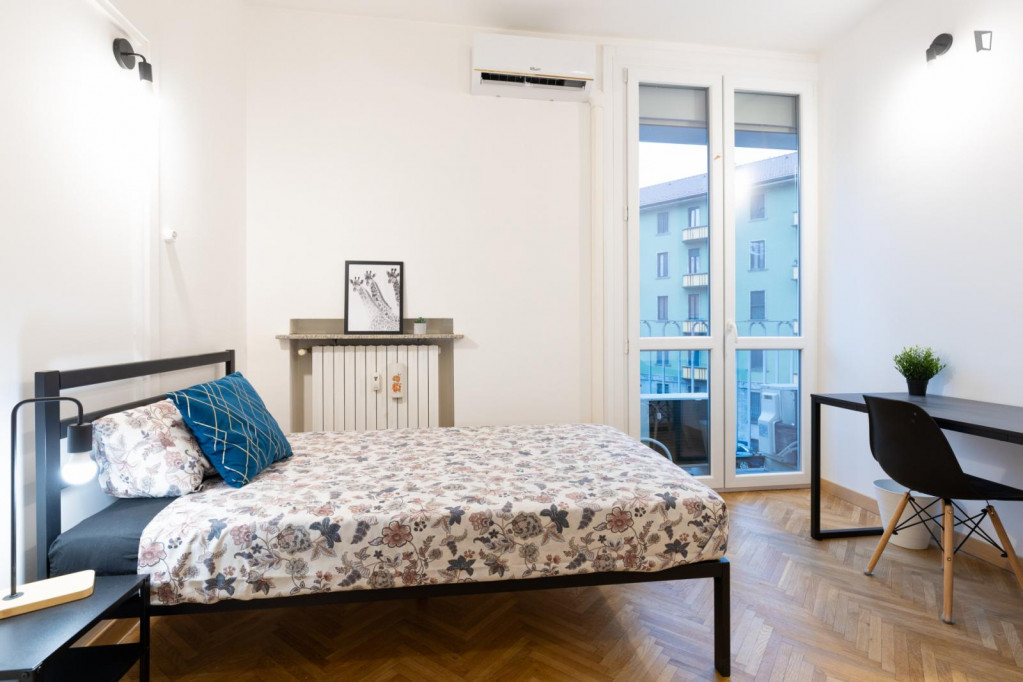 Welcoming single bedroom in a 4-bedroom flat near Porta Romana train station - Milan - chambre - ImmoJeune