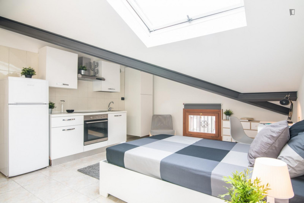 Excellent single ensuite bedroom with privater kitchenette, in Quartiere 2 Nord