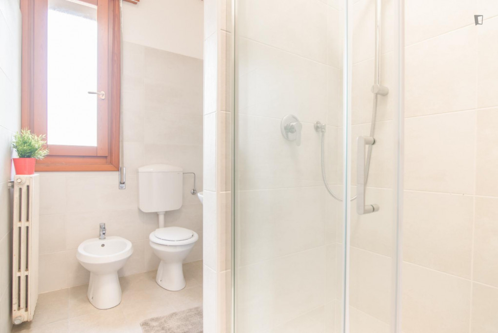 Elegant double bedroom in Quartiere 2 Nord