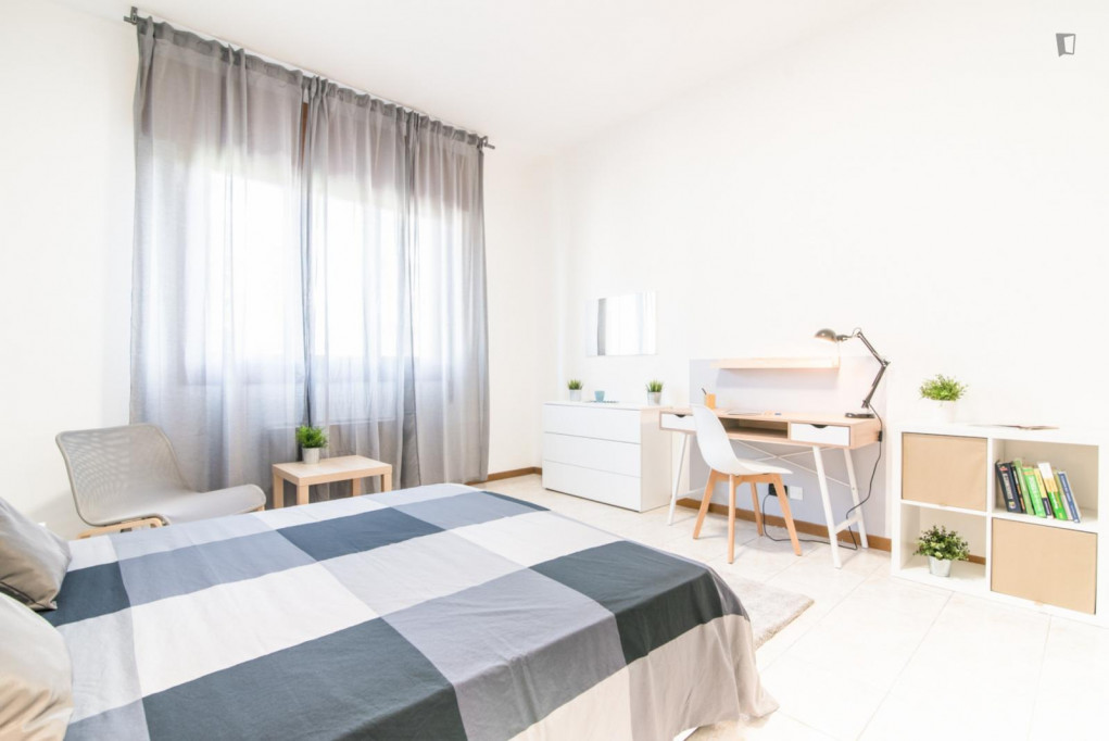Elegant double bedroom in Quartiere 2 Nord
