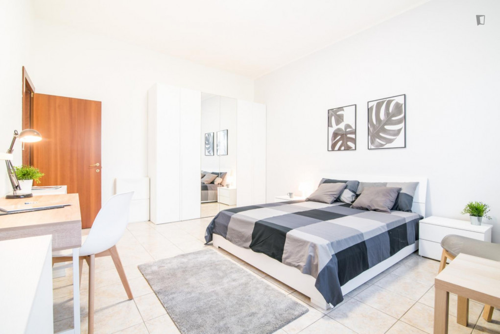 Elegant double bedroom in Quartiere 2 Nord