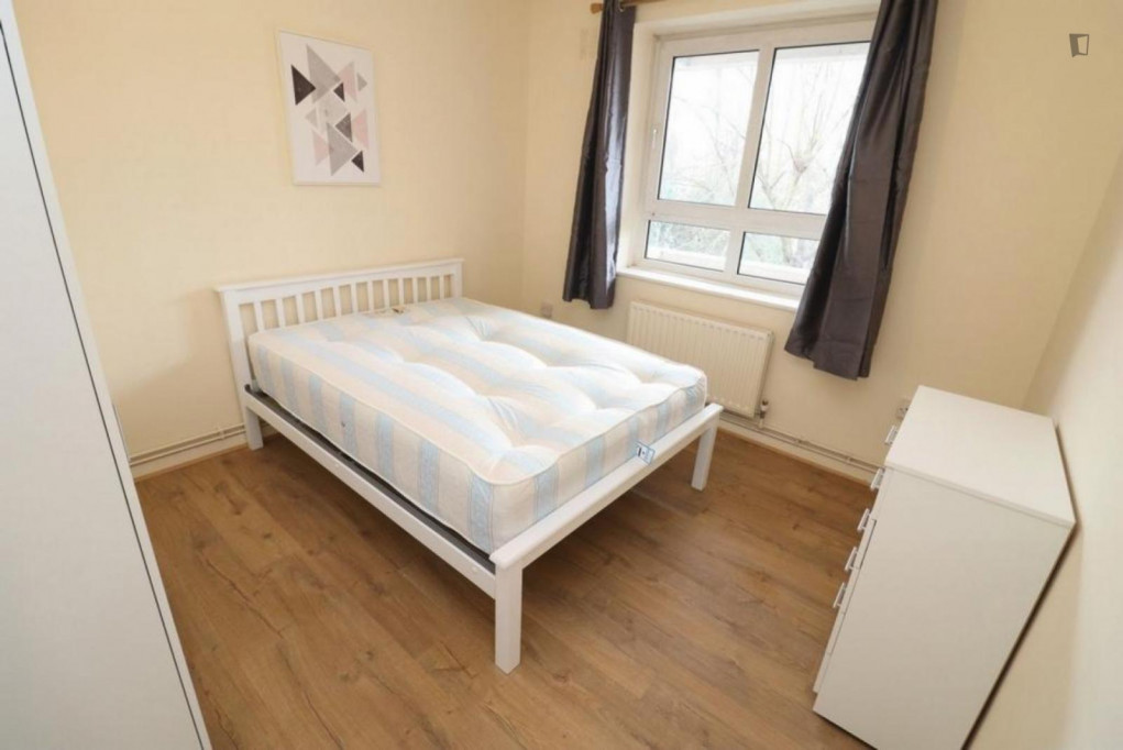 Cosy double bedroom not far from Swiss Cottage tube station - London - chambre - ImmoJeune