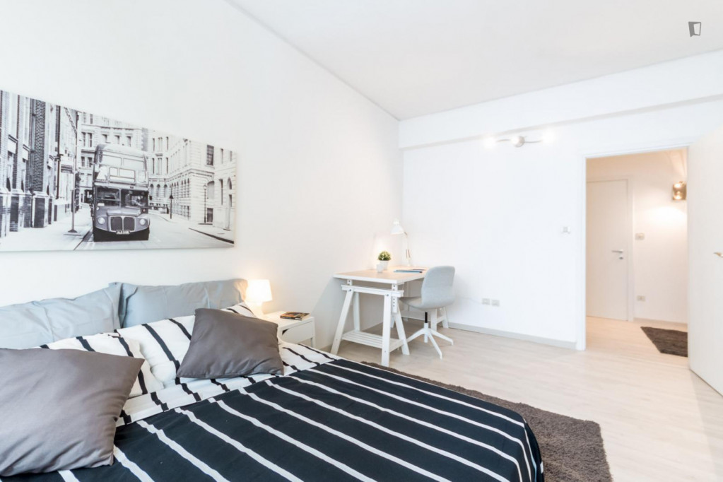 Stupendous double bedroom near the Mestre train station
