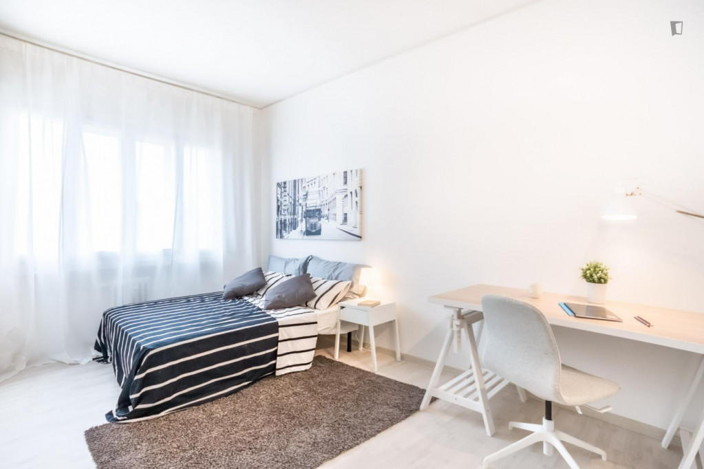 Stupendous double bedroom near the Mestre train station