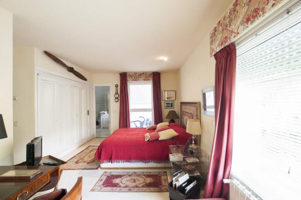 Double ensuite bedroom in relaxing Villanueva de la Cañada - Madrid - chambre - ImmoJeune