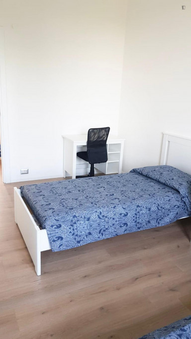 Single Bed In A twin Room In A Freshly Renovated Flat Well Connected To Città Studi - Milan - chambre - ImmoJeune