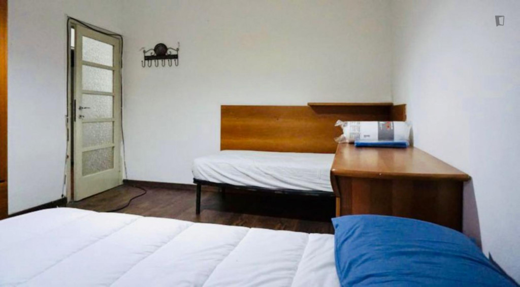 Single bed In twin Bedroom, with Balcony, In 3-Bedroom Apartment Close To Metro Crescenzago - Milan - chambre - ImmoJeune