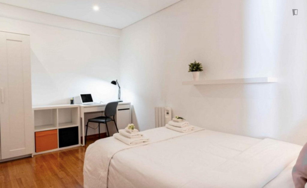 Comfy double bedroom in Sé de Braga e São Lazaro - Braga - chambre - ImmoJeune
