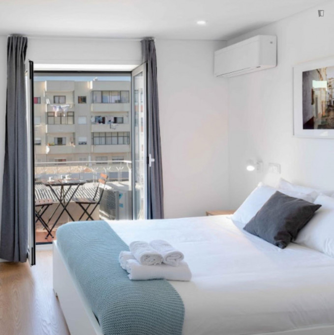 Cool double ensuite bedroom with balcony near the IPCA Braga