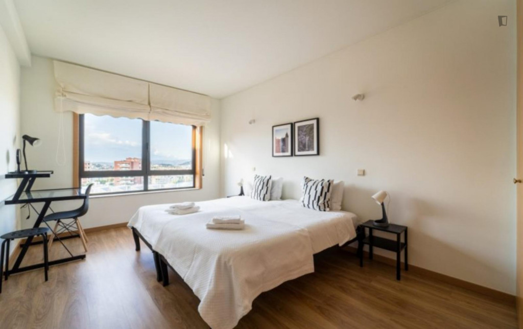 Appealing double bedroom in Nogueira Fraião e Lamaçães - Braga - chambre - ImmoJeune