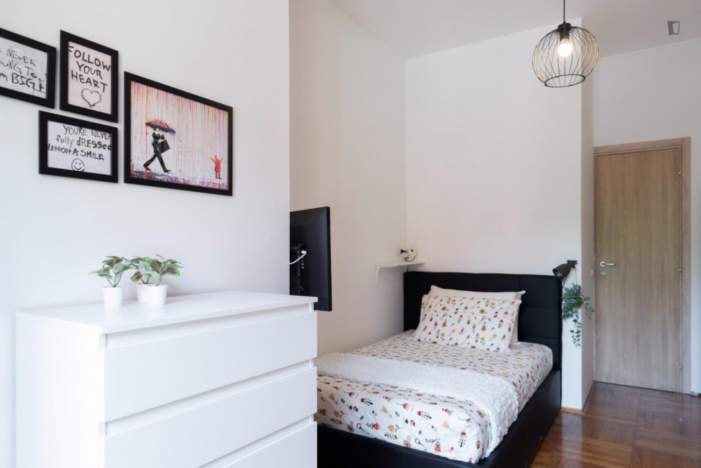 Welcoming single bedroom in a 5-bedroom flat in Calvairate - Milan - chambre - ImmoJeune