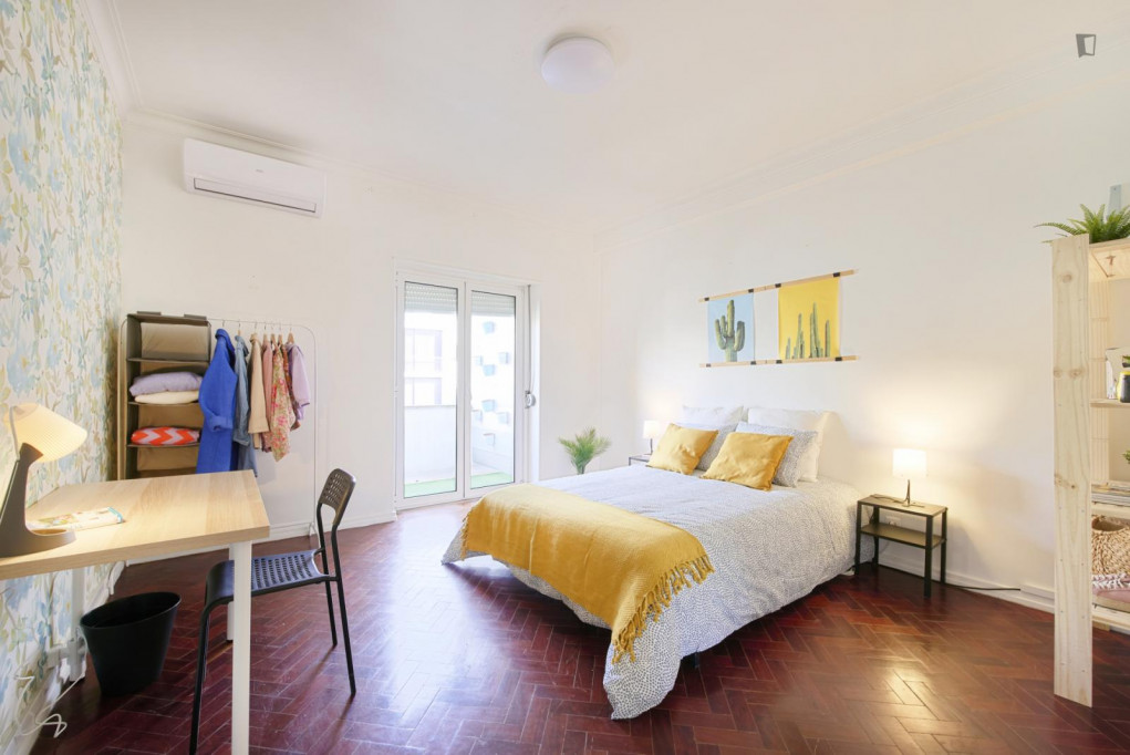 Spacious double bedroom close to Lisbon downtown center - Lisbonne - chambre - ImmoJeune