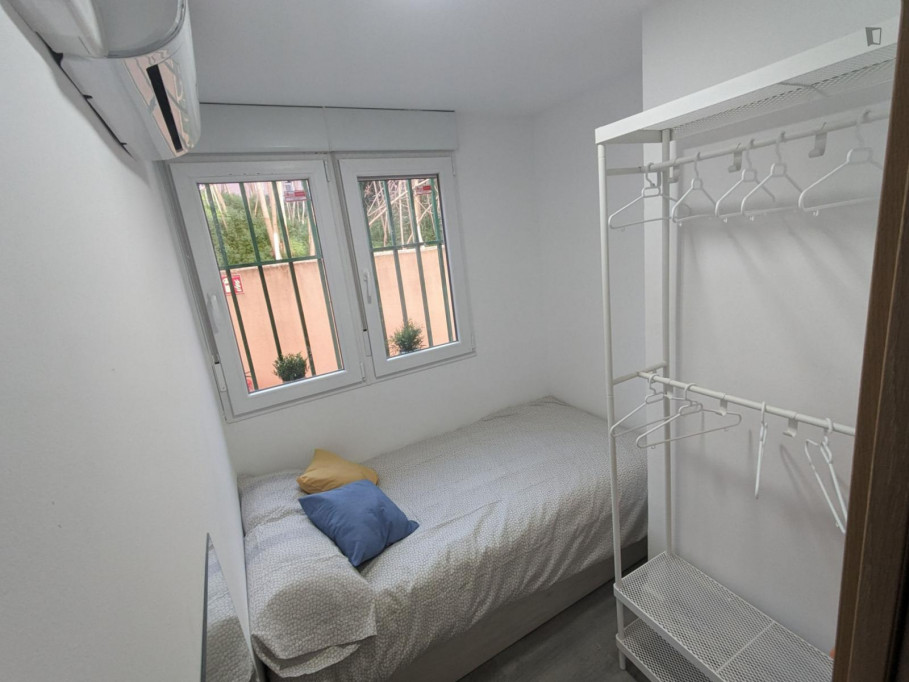 Elegant single bedroom next to Plaza Castilla - Madrid - chambre - ImmoJeune