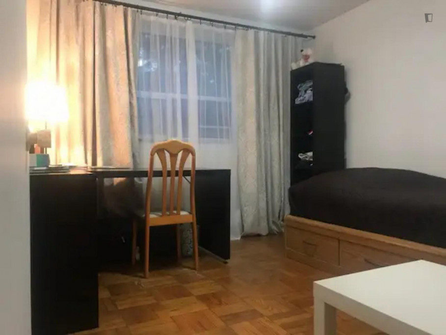 Very cosy single bedroom near the Lawrence West metro station - Toronto - chambre - ImmoJeune