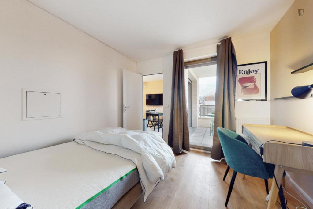 Neat double bedroom not far from Les Baconnets (RER B) station