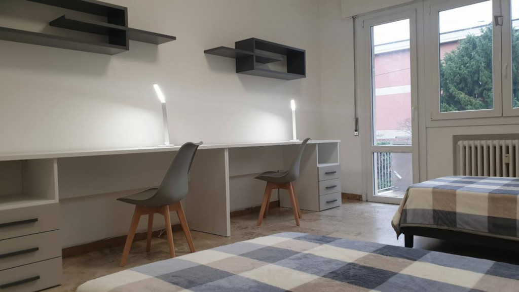 Spacious Twin Bedroom with balcony, near Venice
