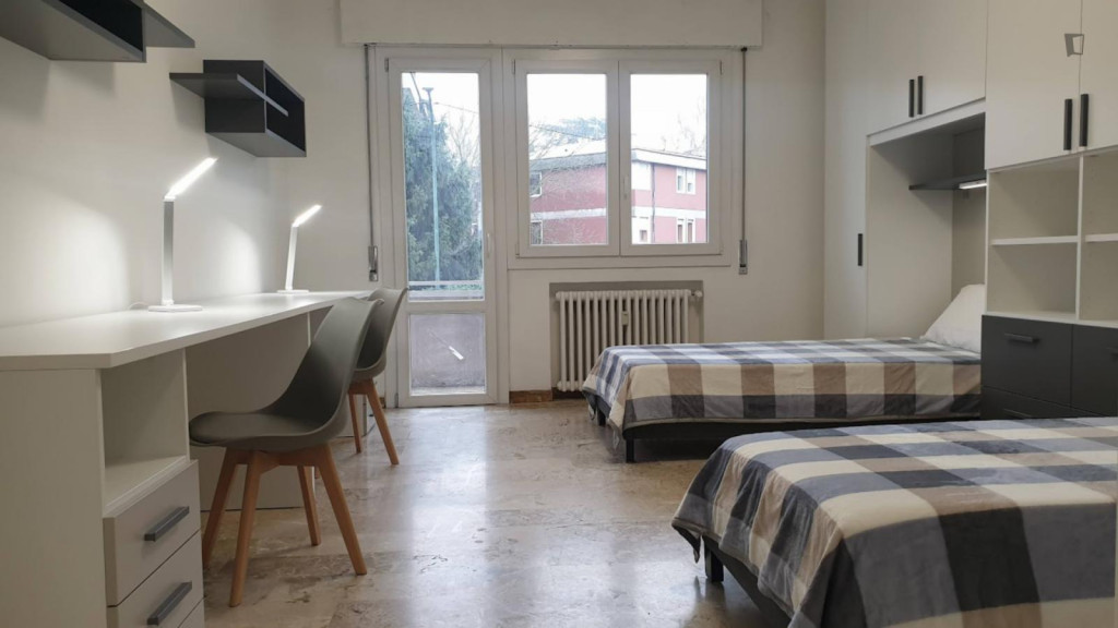 Spacious Twin Bedroom with balcony, near Venice