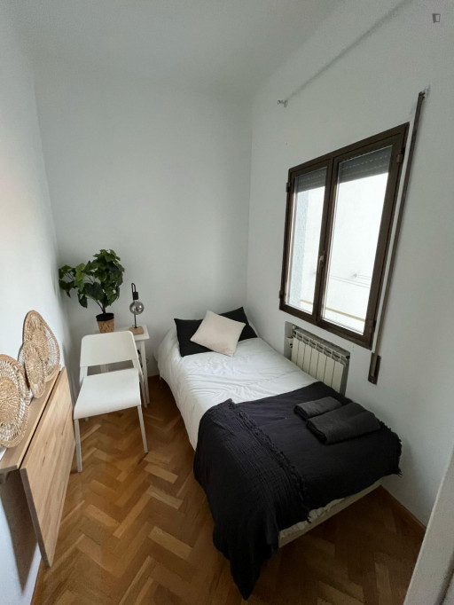 Snug single bedroom near popular Parque de El Retiro - Madrid - chambre - ImmoJeune