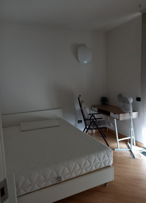 Lovely Double Bedroom, with balcony, near Politecnico di Milano - Milan - chambre - ImmoJeune