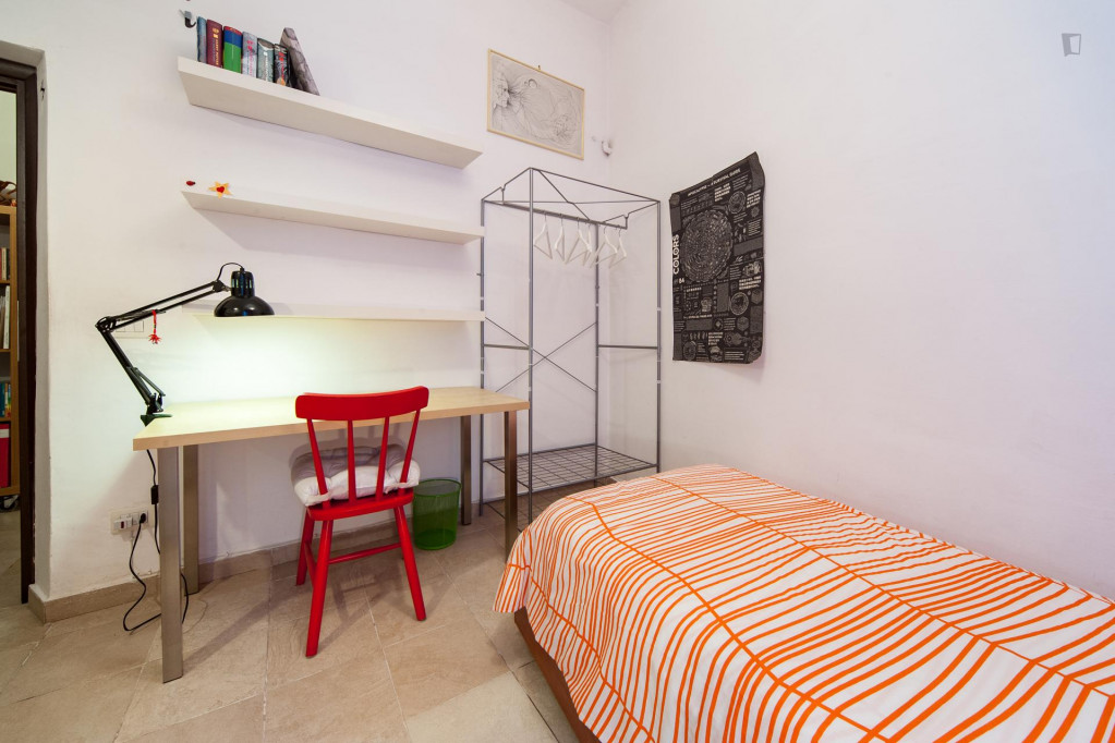 Modern single ensuite bedroom close to the Trastevere area