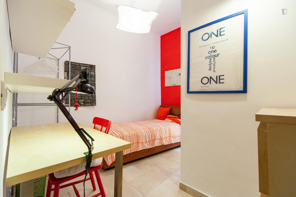 Modern single ensuite bedroom close to the Trastevere area