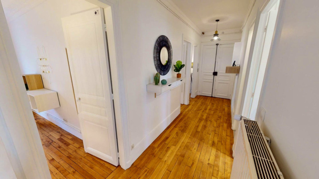Exceptional Stunning Apt. near Square Trousseau