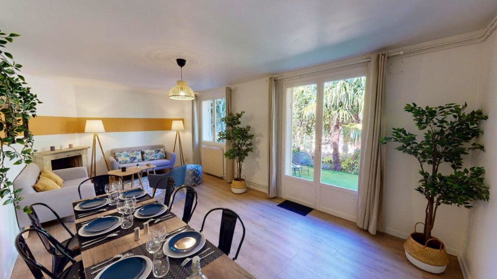 8-Bed Apartment on rue Charles Monselet
