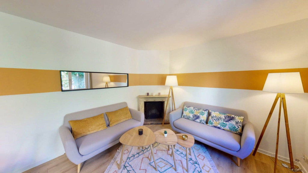 8-Bed Apartment on rue Charles Monselet