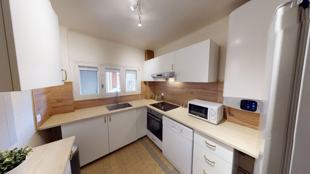 4-Bed Apartment on boulevard Lazare Carnot