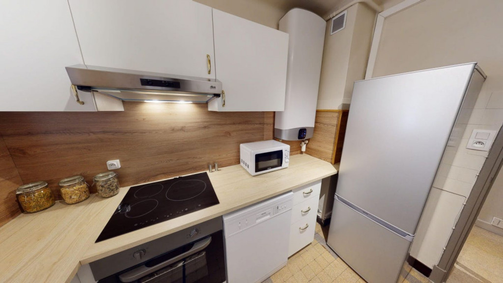 4-Bed Apartment on boulevard Lazare Carnot