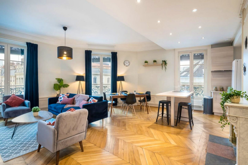 5-Bed Apartment on rue de la République
