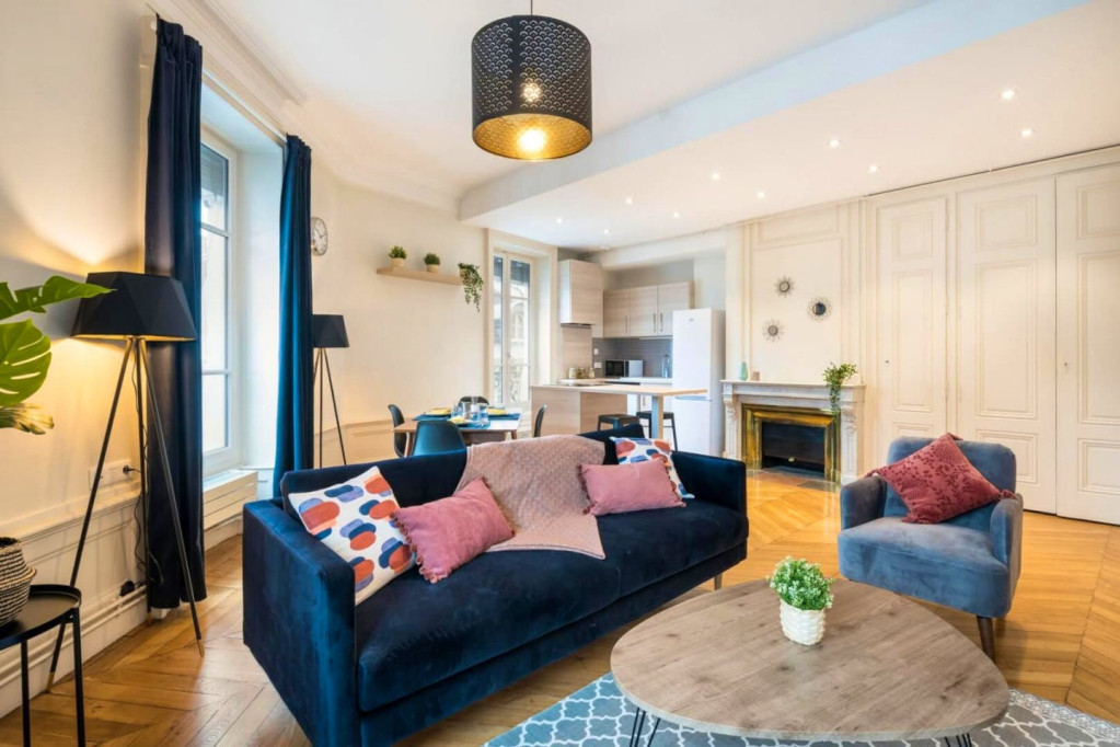 5-Bed Apartment on rue de la République