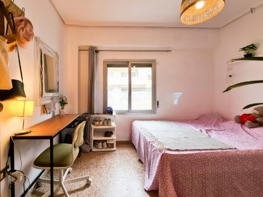 Spacious double bedroom near the Tarongers campus of Universitat de Valencia - Valence - chambre - ImmoJeune