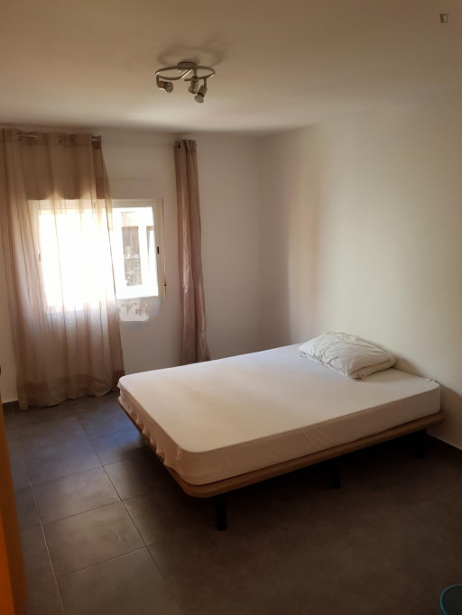 Nice double bedroom close to Plaça de Benimaclet - Valence - chambre - ImmoJeune