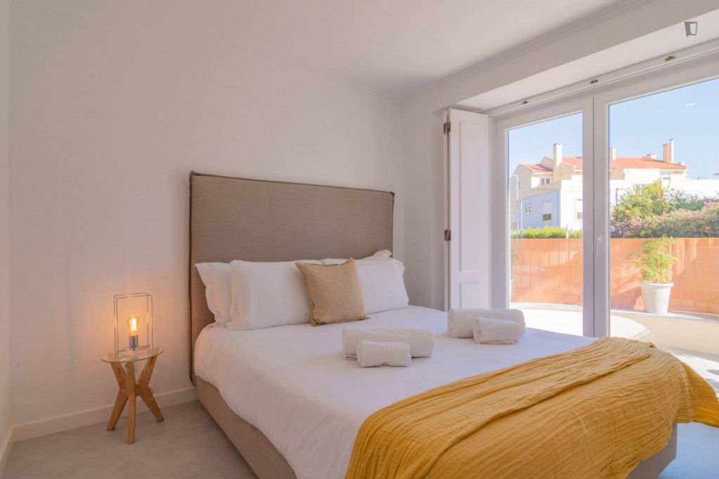 Cozy 1-Bedroom Apartment in Sunny Estoril - Lisbonne - chambre - ImmoJeune