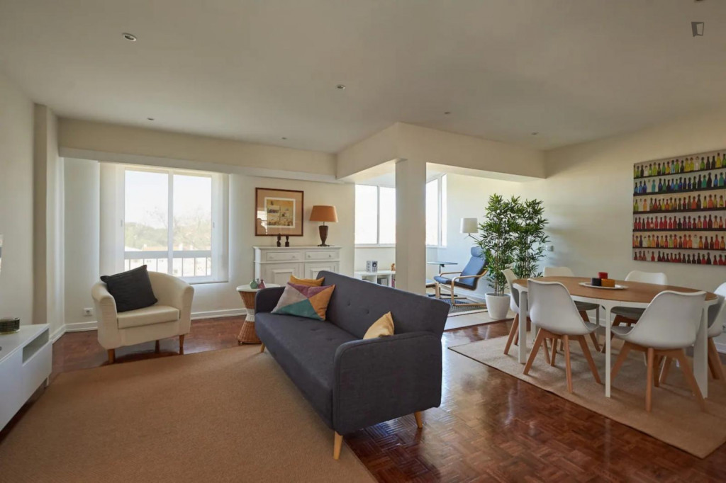 Elegant 3 Bedroom Apartment close to Nova School of Business and Economics - Lisbonne - chambre - ImmoJeune