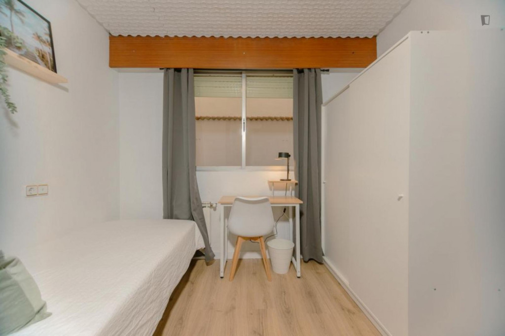 Pleasant single bedroom in Benicalap - Valence - chambre - ImmoJeune