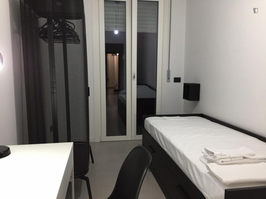 Neat single bedroom next to Politecnico - Milan - chambre - ImmoJeune