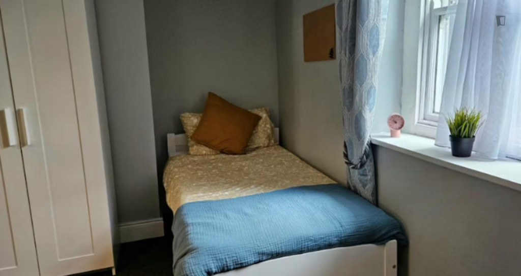 Bed in a neat twin bedroom, in Phibsborough - Dublin - chambre - ImmoJeune