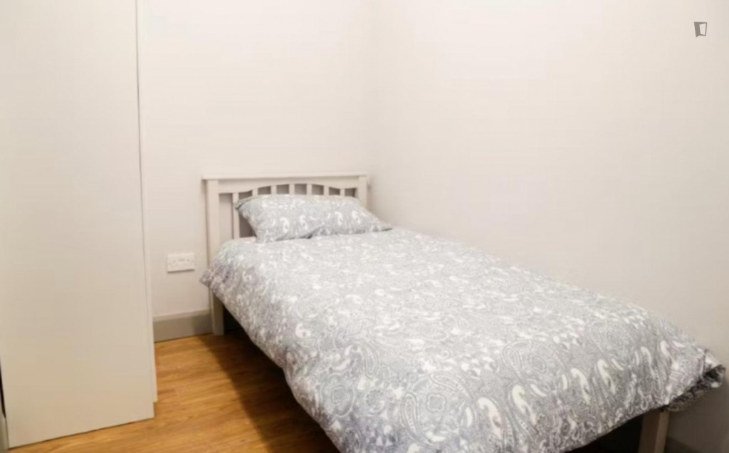 Very cosy single ensuite bedroom in Phibsborough - Dublin - chambre - ImmoJeune