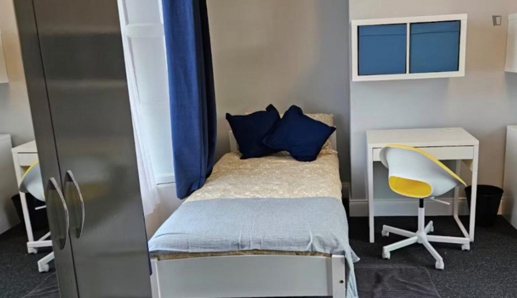 Bed in a cosy twin bedroom, near the Broadstone-University train station - Dublin - chambre - ImmoJeune
