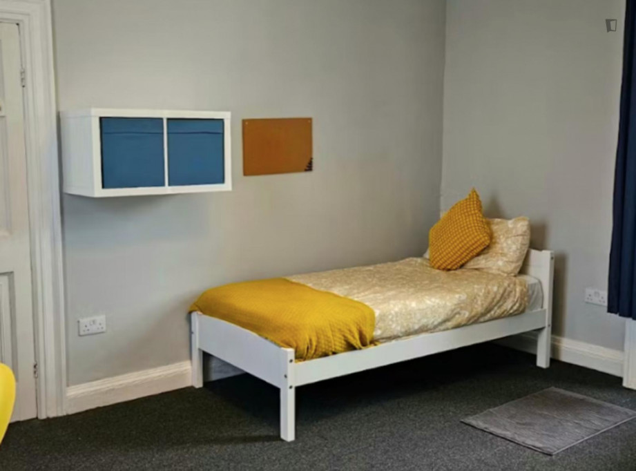 Bed in a twin bedroom, in Broadstone - Dublin - chambre - ImmoJeune