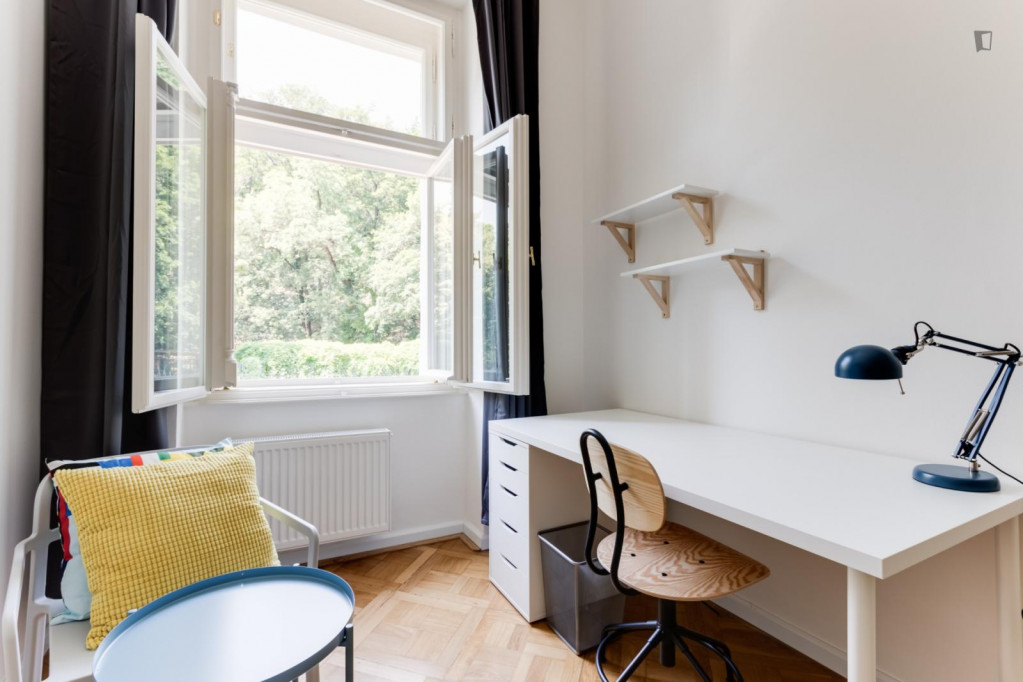 Lovely double bedroom near the Petřín Gardens